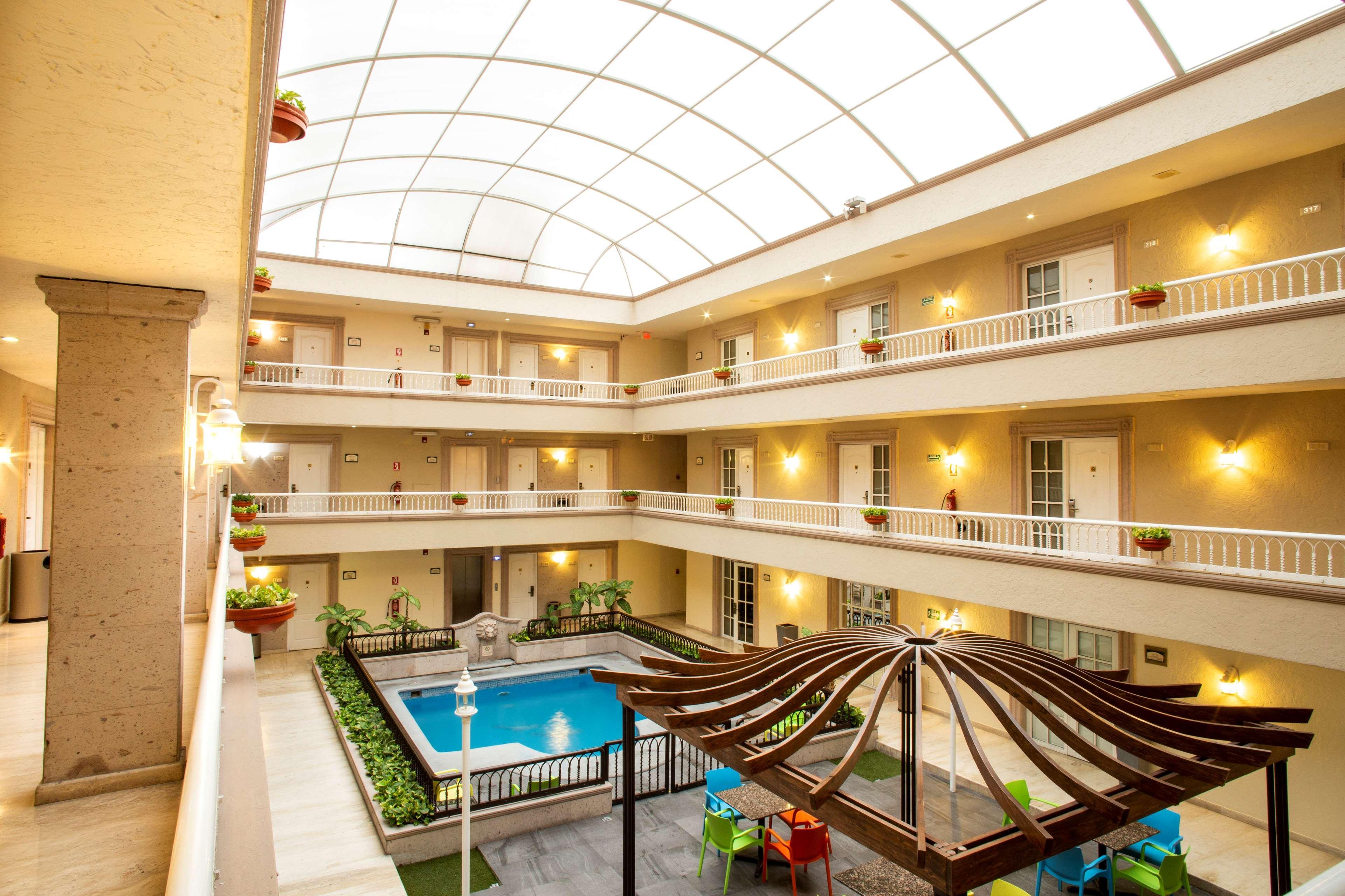 Best Western Plus Monterrey Colon Eksteriør billede