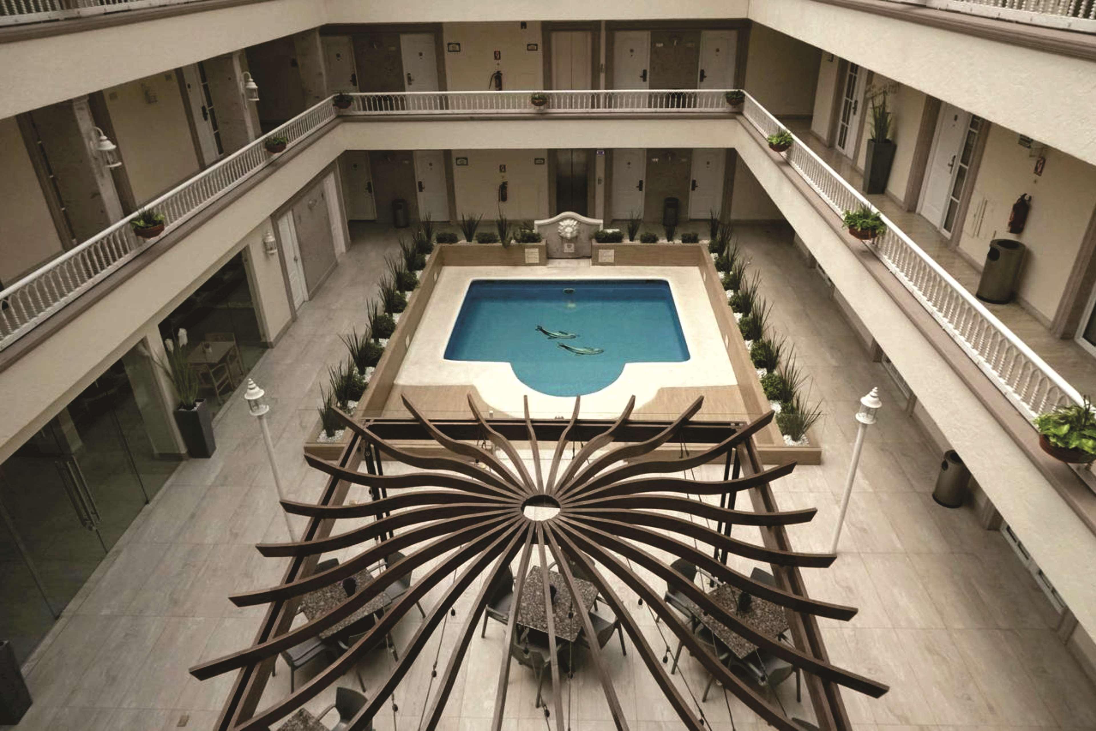 Best Western Plus Monterrey Colon Eksteriør billede