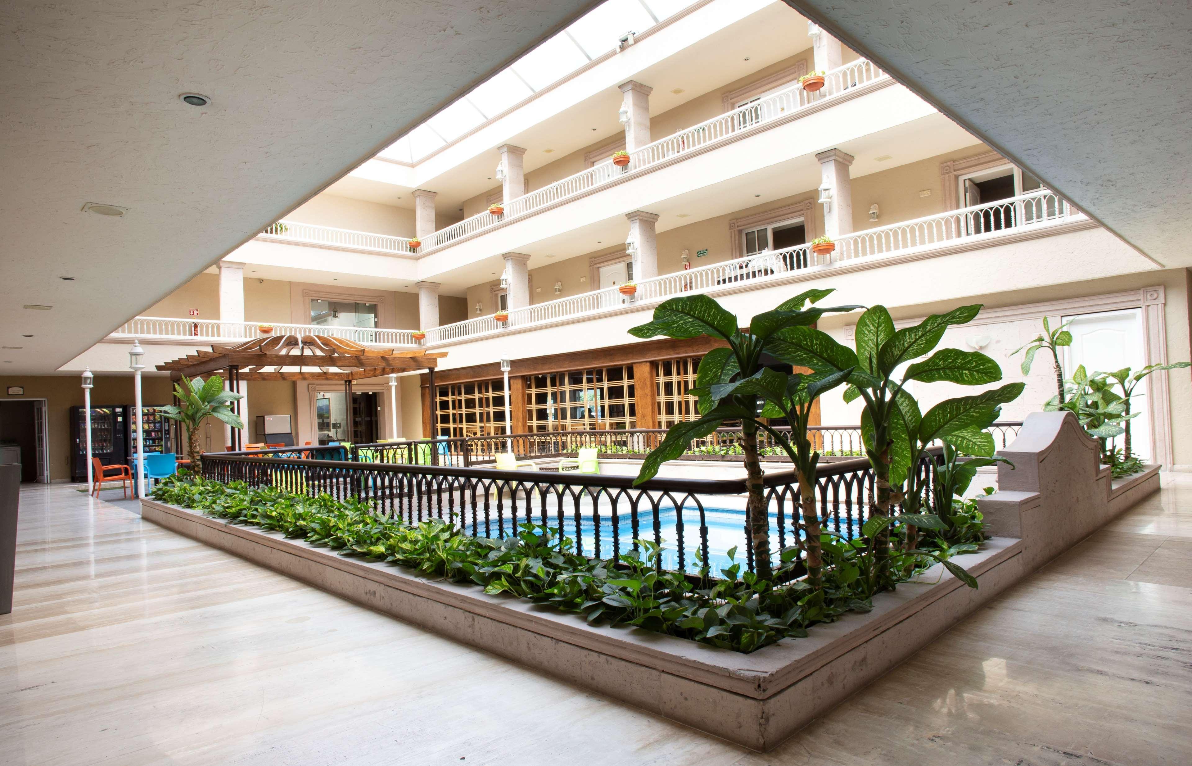 Best Western Plus Monterrey Colon Eksteriør billede