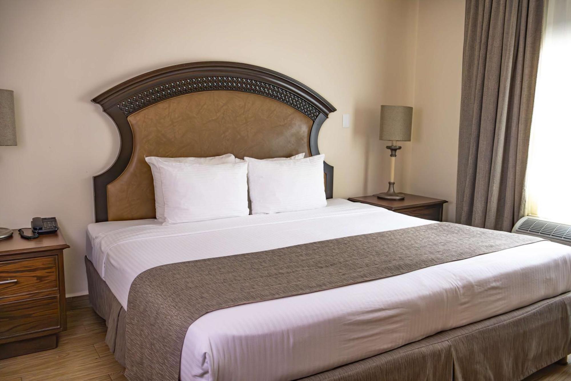 Best Western Plus Monterrey Colon Eksteriør billede