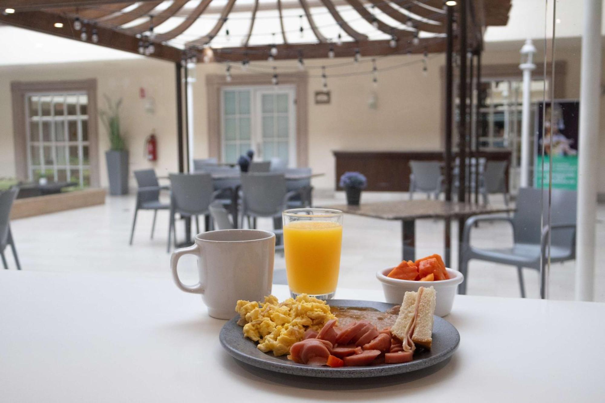 Best Western Plus Monterrey Colon Eksteriør billede