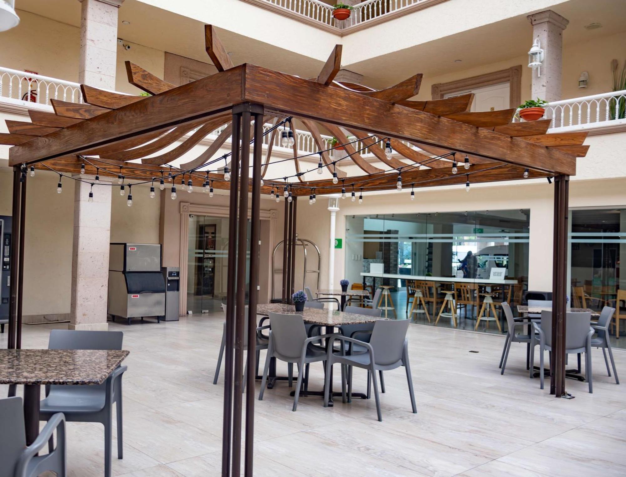 Best Western Plus Monterrey Colon Eksteriør billede